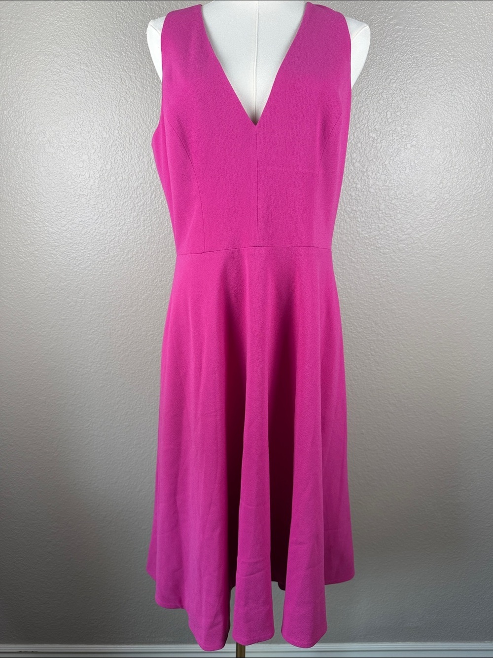 NWT Dress the Population V-Neck Sleeveless Fit & Flare Midi Dress Fuchsia, Large